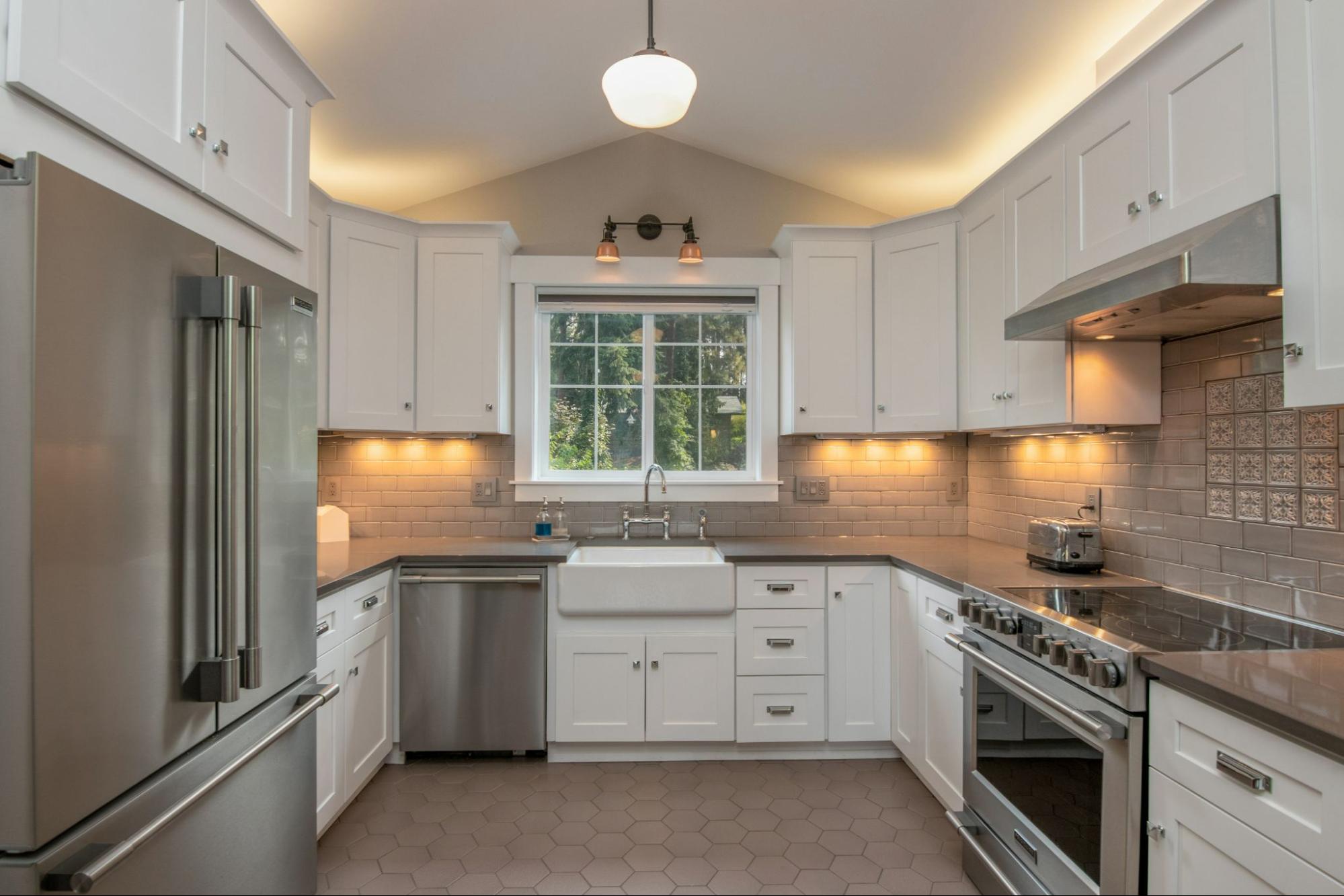 u-shaped kitchen