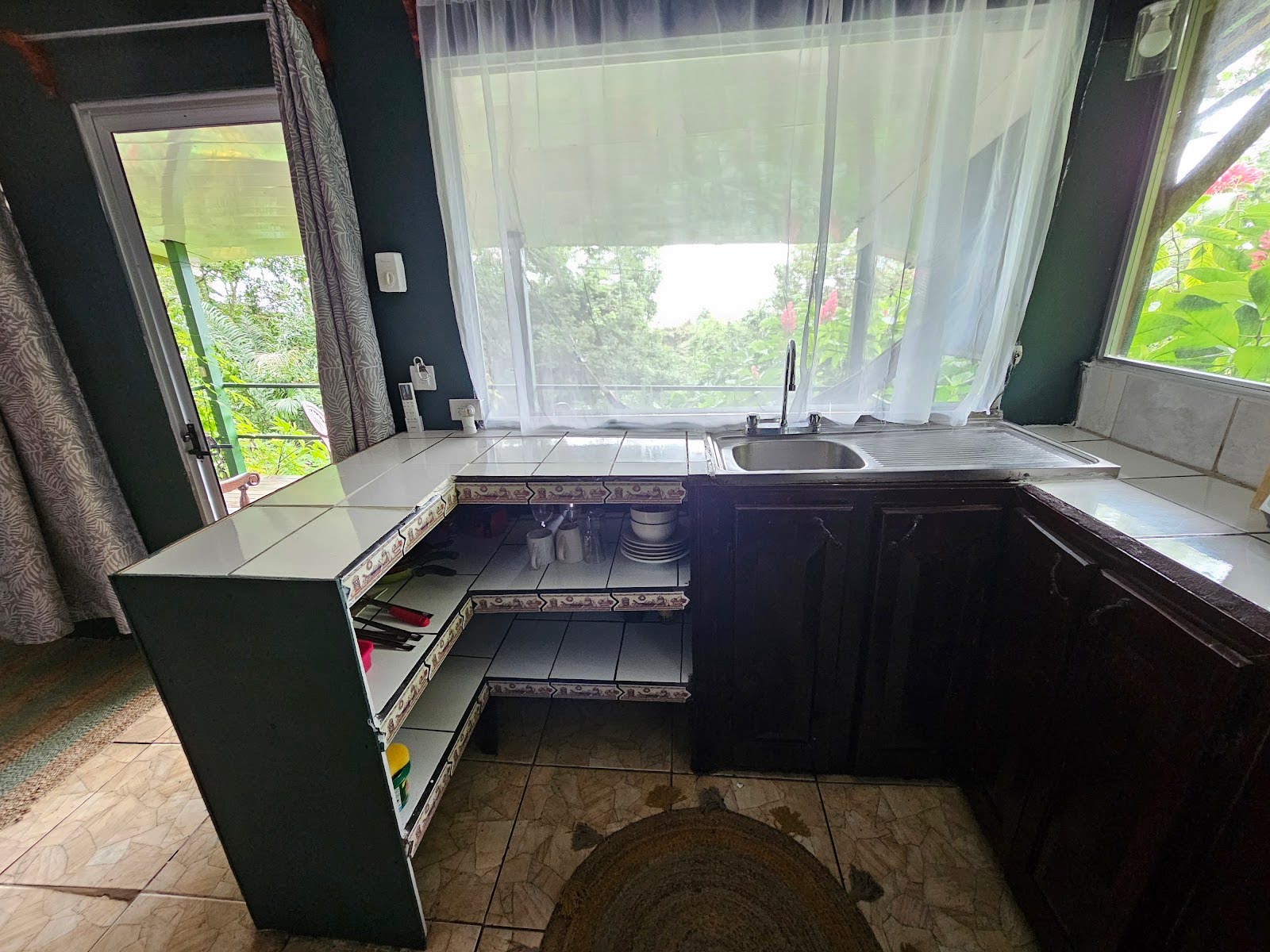Ceramic Tile on Countertops - Pros