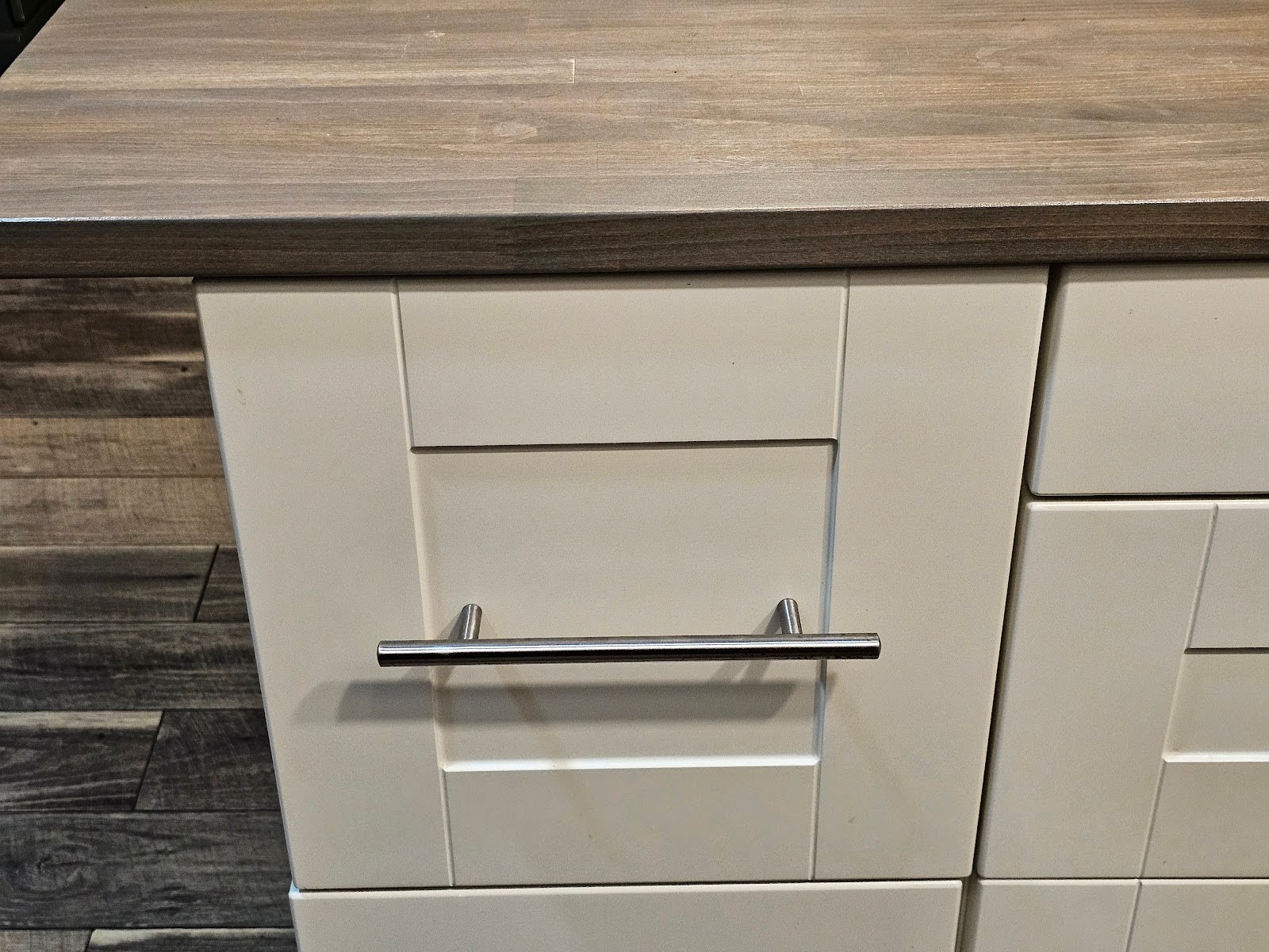 Wood Countertops - Mixing Natural Textures and Lacquer