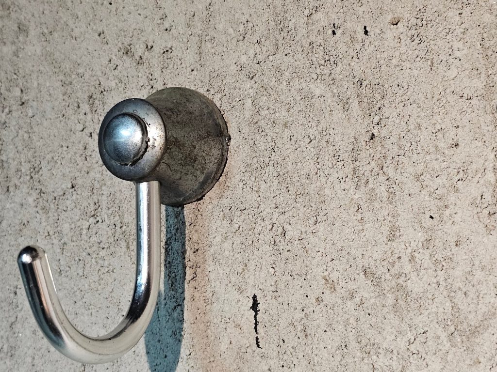 Polished cement bathroom wall design