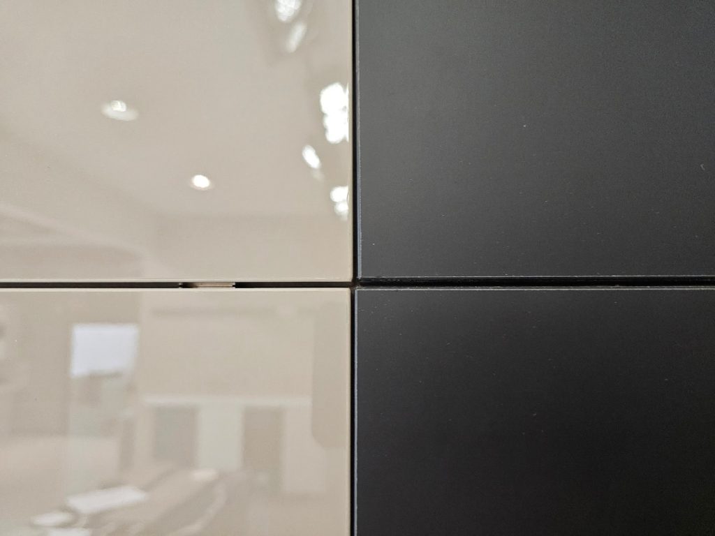 high-gloss finish - satin type of finish