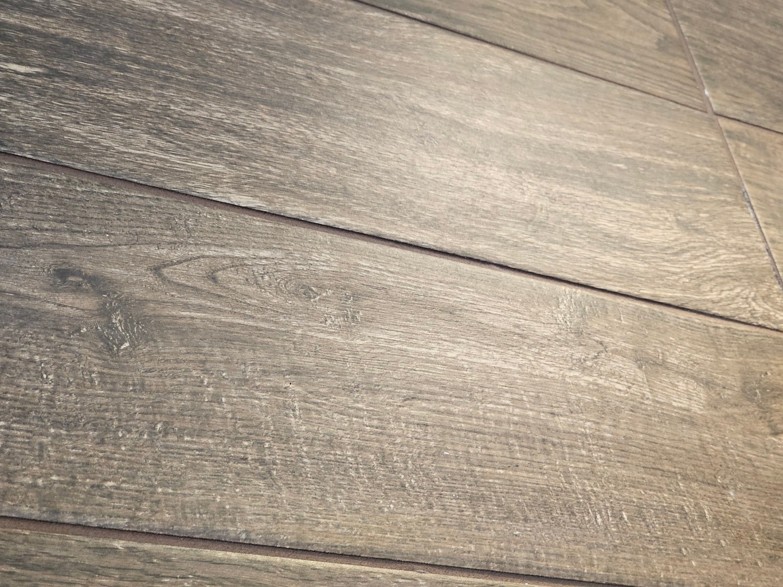 that glossy tiles have a lower slip resistance