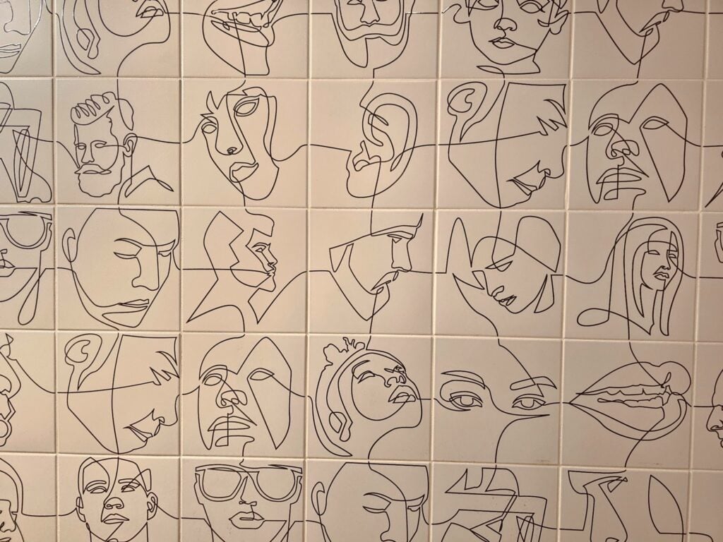 Contemporary tiled wall with elegant single-line art design